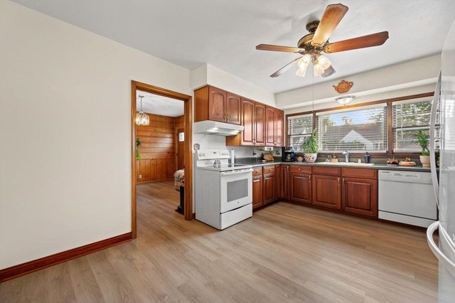 5644 N Paradise LANE, Glendale, WI 53209