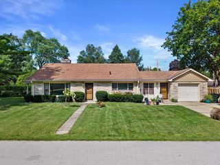 5644 N Paradise LANE, Glendale, WI 53209