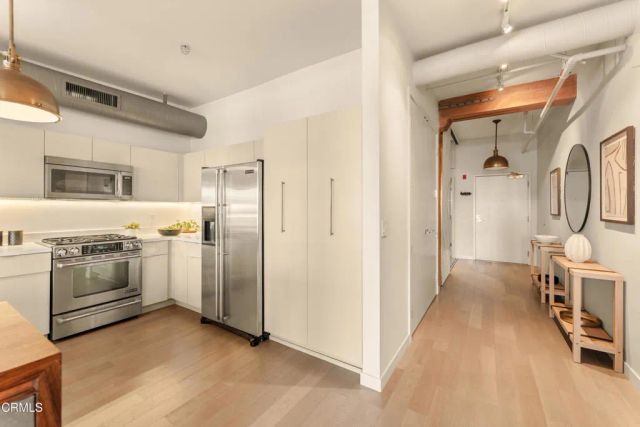 527 Molino Street 401, Los Angeles, CA 90013