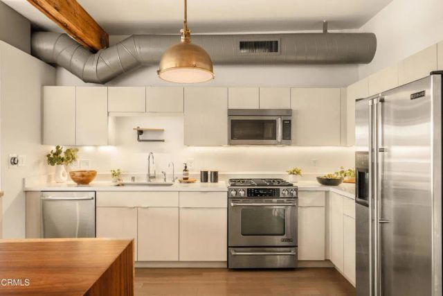 527 Molino Street 401, Los Angeles, CA 90013