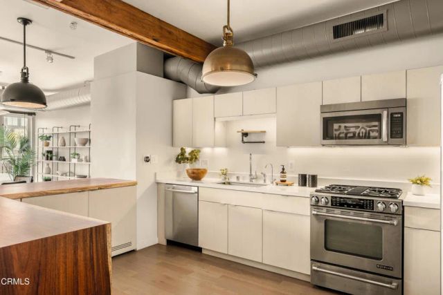 527 Molino Street 401, Los Angeles, CA 90013