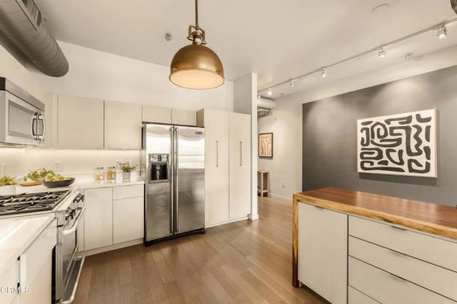 527 Molino Street 401, Los Angeles, CA 90013