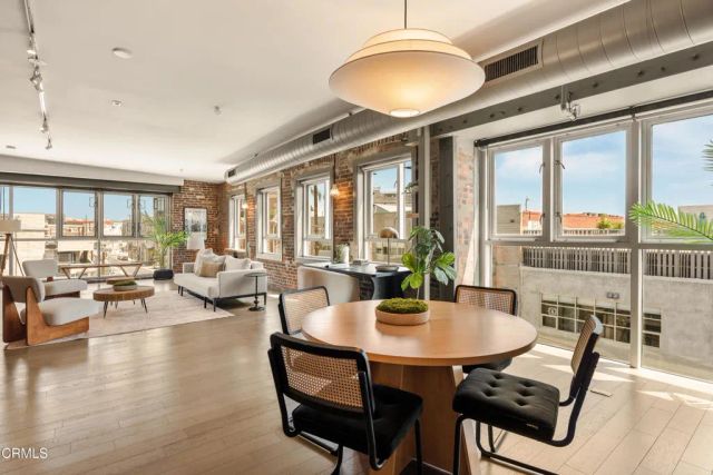 527 Molino Street 401, Los Angeles, CA 90013