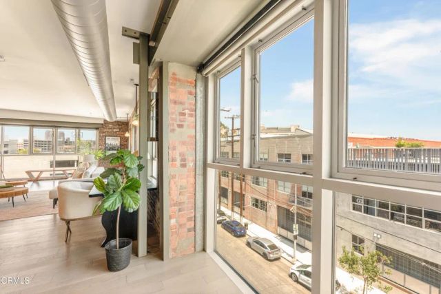 527 Molino Street 401, Los Angeles, CA 90013