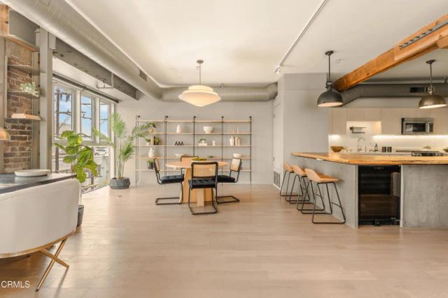527 Molino Street 401, Los Angeles, CA 90013