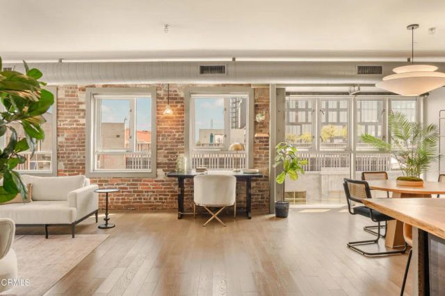 527 Molino Street 401, Los Angeles, CA 90013