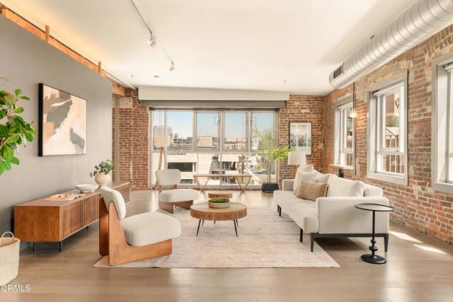 527 Molino Street 401, Los Angeles, CA 90013