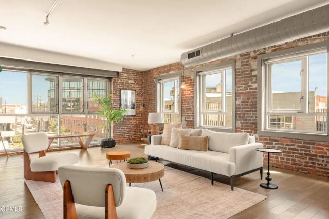 527 Molino Street 401, Los Angeles, CA 90013
