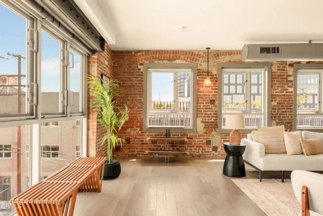 527 Molino Street 401, Los Angeles, CA 90013