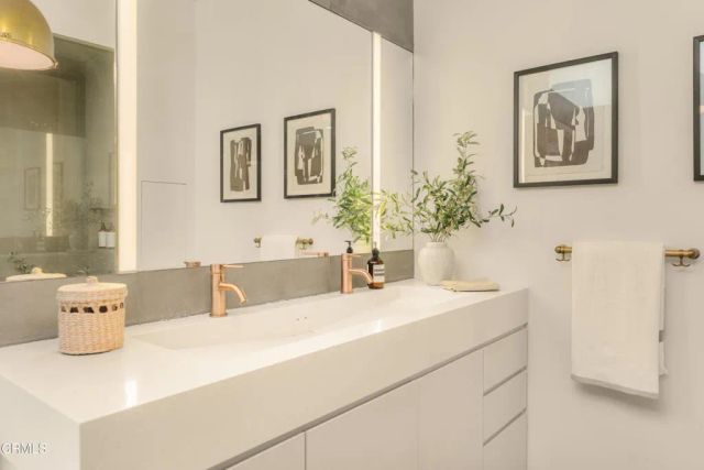 527 Molino Street 401, Los Angeles, CA 90013