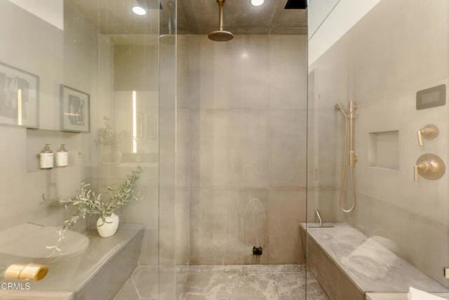 527 Molino Street 401, Los Angeles, CA 90013