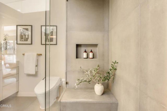 527 Molino Street 401, Los Angeles, CA 90013