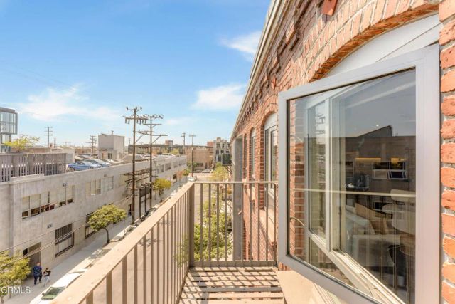 527 Molino Street 401, Los Angeles, CA 90013