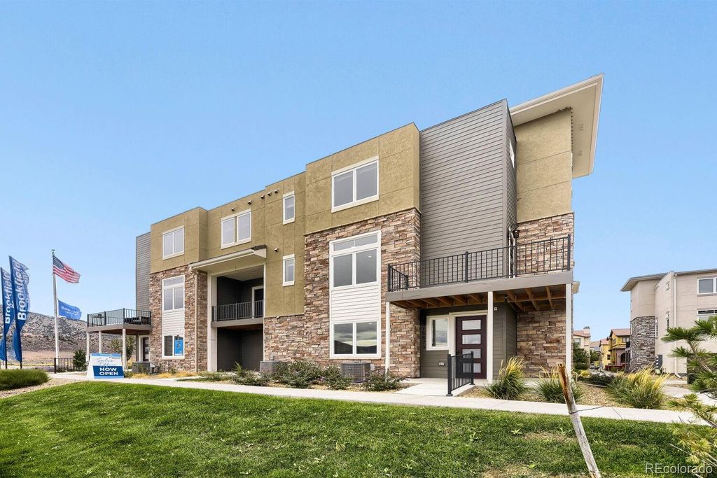 15573 W Washburn Drive, Lakewood, CO 80228