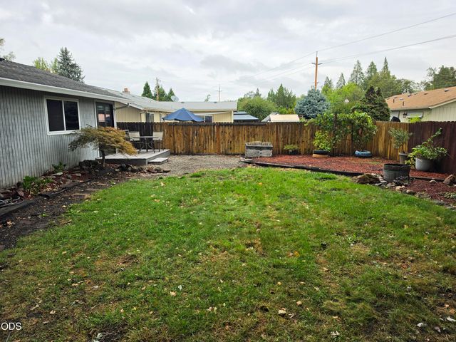 1874 Marys Way, Central Point, OR 97502