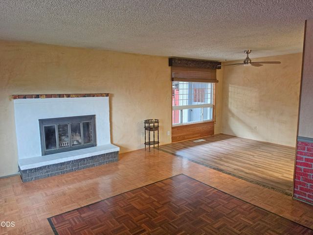 1874 Marys Way, Central Point, OR 97502