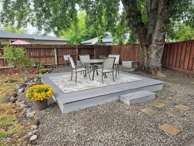 1874 Marys Way, Central Point, OR 97502
