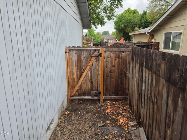 1874 Marys Way, Central Point, OR 97502