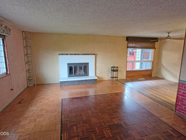 1874 Marys Way, Central Point, OR 97502