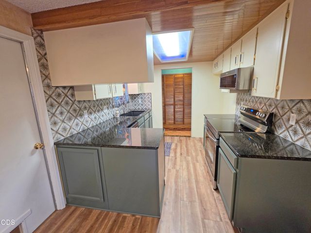 1874 Marys Way, Central Point, OR 97502