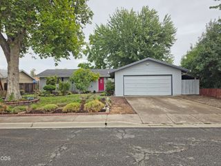 1874 Marys Way, Central Point, OR 97502