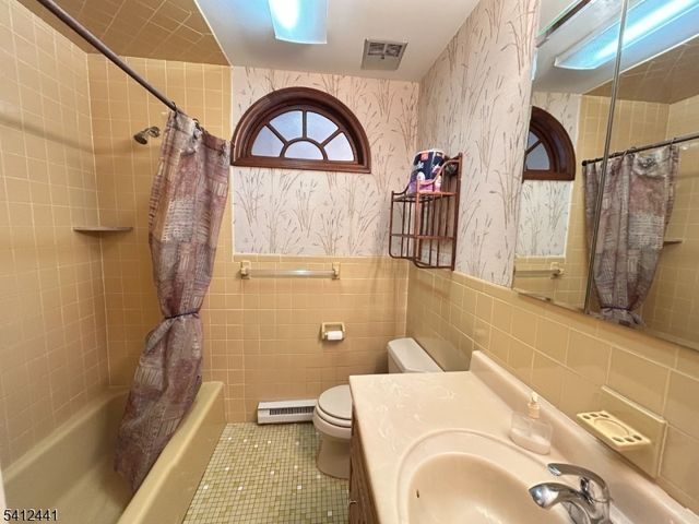 11 Adelphi Trl, Hopatcong Boro, NJ 07843