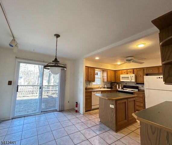 11 Adelphi Trl, Hopatcong Boro, NJ 07843