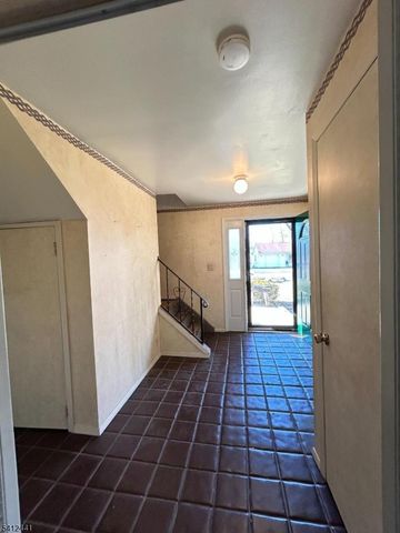 11 Adelphi Trl, Hopatcong Boro, NJ 07843