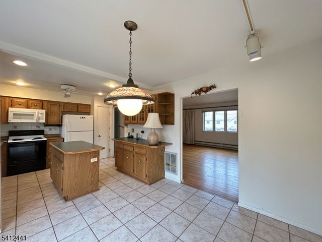 11 Adelphi Trl, Hopatcong Boro, NJ 07843