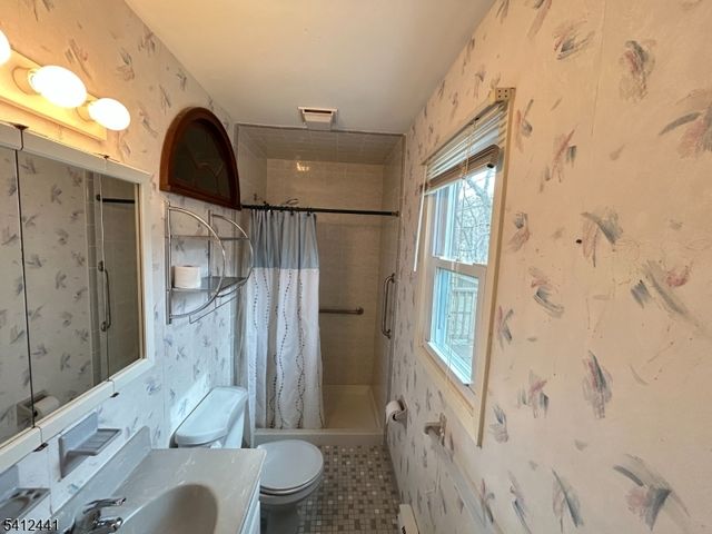 11 Adelphi Trl, Hopatcong Boro, NJ 07843