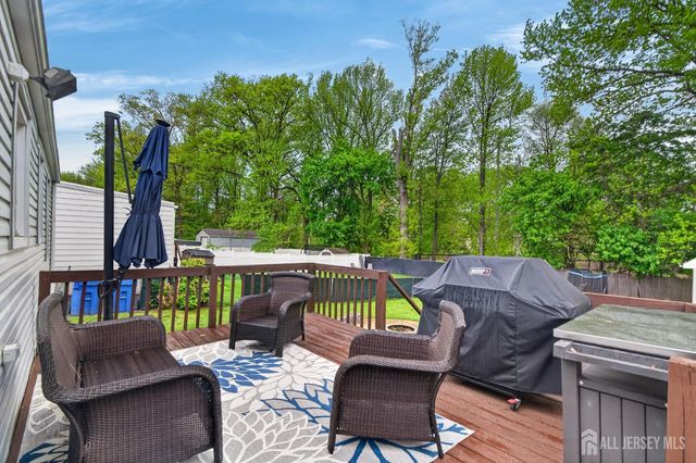 63 Lyons Avenue, Woodbridge Proper, NJ 07095