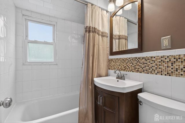 63 Lyons Avenue, Woodbridge Proper, NJ 07095