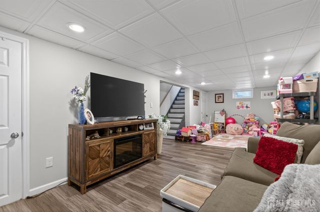 63 Lyons Avenue, Woodbridge Proper, NJ 07095