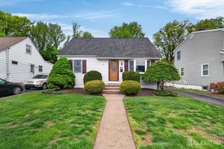 63 Lyons Avenue, Woodbridge Proper, NJ 07095