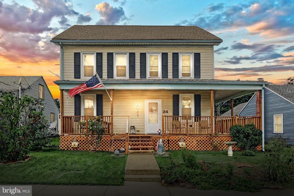 34 W HIGH ST, Windsor, PA 17366