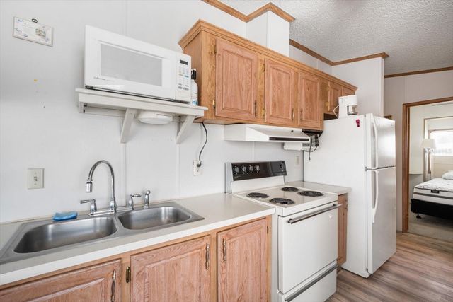 35045 CYNTHIA AVENUE, Zephyrhills, FL 33541