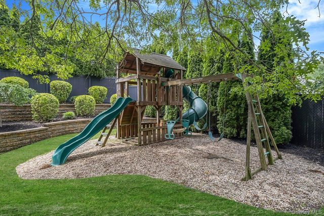 9 Homecoming Place, East Setauket, NY 11733