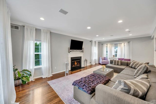 9 Homecoming Place, East Setauket, NY 11733