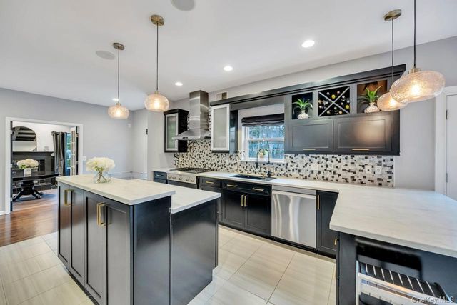 9 Homecoming Place, East Setauket, NY 11733