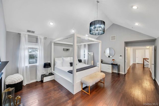 9 Homecoming Place, East Setauket, NY 11733