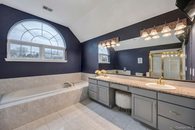 9 Homecoming Place, East Setauket, NY 11733