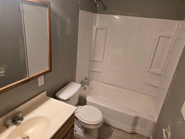 2135 N Roosevelt Avenue, Springfield, MO 65803