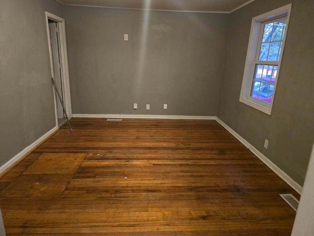 2135 N Roosevelt Avenue, Springfield, MO 65803