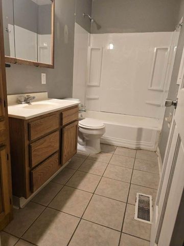 2135 N Roosevelt Avenue, Springfield, MO 65803