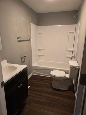 2135 N Roosevelt Avenue, Springfield, MO 65803