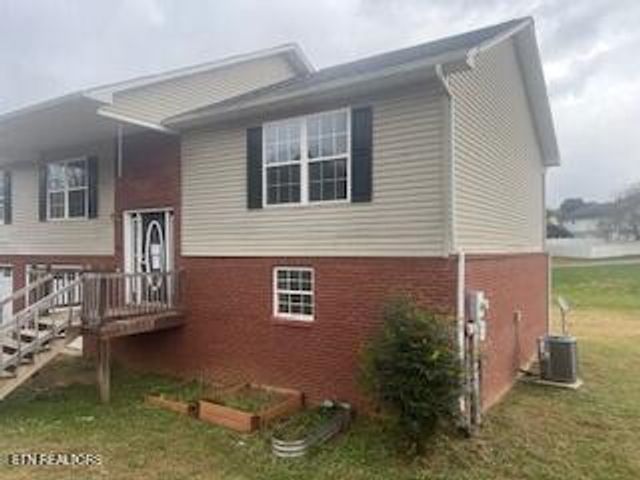 1465 Jasmine Trail Tr, Sevierville, TN 37862