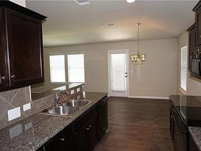 113 Leon River LOOP, Hutto, TX 78634