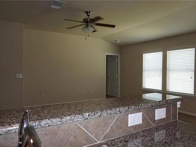 113 Leon River LOOP, Hutto, TX 78634