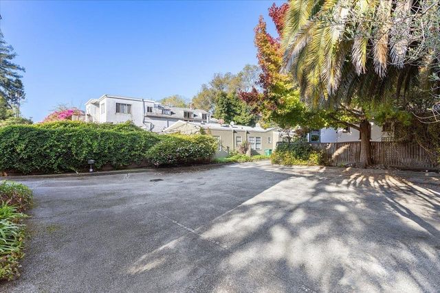 2702 Dana St, Berkeley, CA 94705