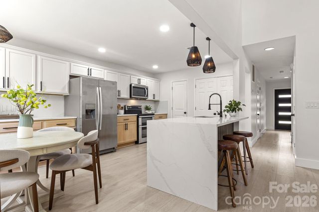 1153 Delander Lane, Charlotte, NC 28214